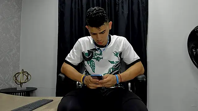 andrew rose  online show from February 8, 2025, 3:53 pm