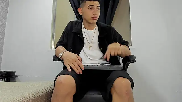 andrew rose  online show from March 19, 2025, 6:46 am