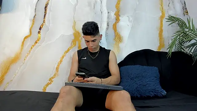 andrew rose  online show from October 4, 2025, 3:21 pm