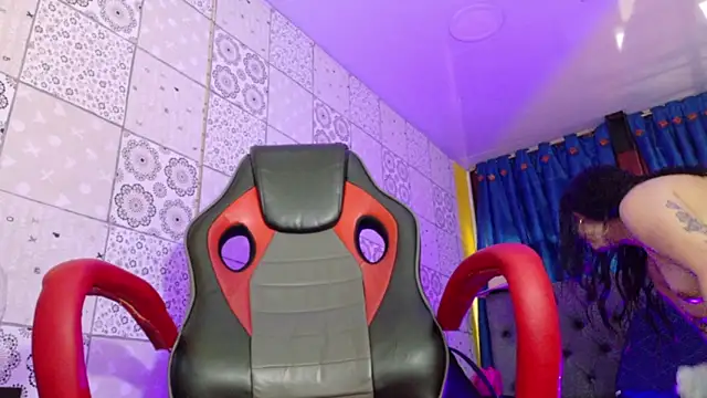 Snapshot of Lina23_ chatting on October 17, 2025, 12:52 pm Lina23  online show from October 17, 2025, 12:52 pm