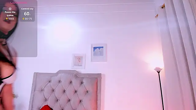 Snapshot of LindaRey_ chatting on September 23, 2025, 4:59 am LindaRey  online show from September 23, 2025, 4:59 am