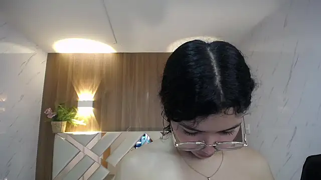 victoria castillo b online show from November 19, 2025, 3:17 am