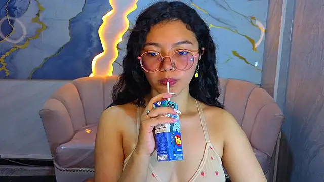victoria castillo b online show from April 24, 2026, 7:38 pm