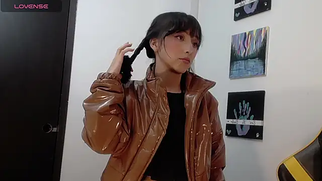 v1cky  online show from October 10, 2025, 10:31 pm