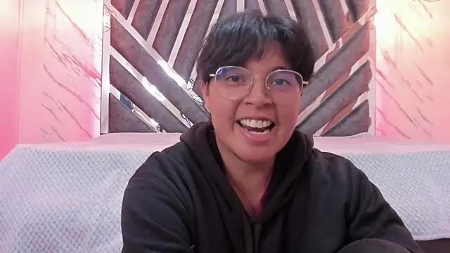 Snapshot of Emmapark_ chatting on February 15, 2025, 1:10 am Emmapark online show from February 15, 2025, 1:10 am