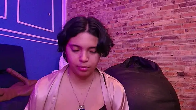 Emmapark  online show from December 19, 2025, 6:37 pm