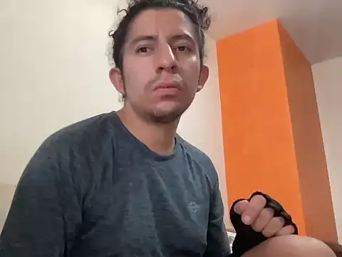 littlelatinhunter online show from November 23, 2025, 11:43 am