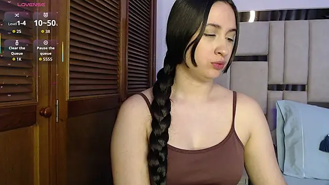 sofiaduque 26 online show from May 3, 2026, 7:31 pm