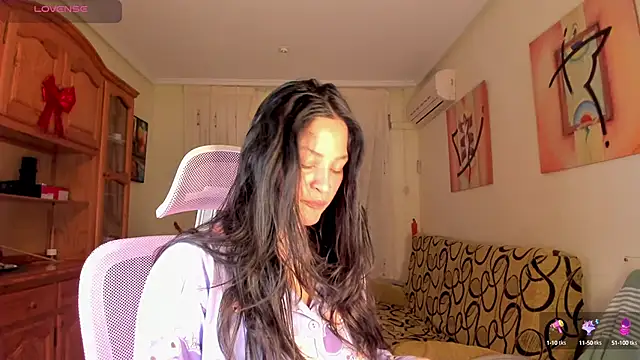 bella apont online show from February 17, 2025, 6:26 pm