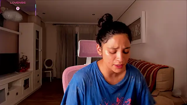 bella apont online show from September 11, 2025, 8:20 pm