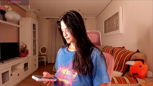 bella apont online show from September 20, 2025, 10:44 pm