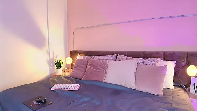 Giaa Ross online show from March 8, 2025, 11:48 am