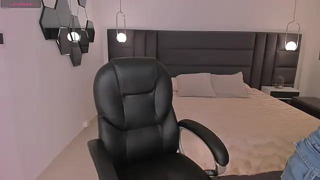 AlyssaDean online show from November 12, 2025, 11:54 am