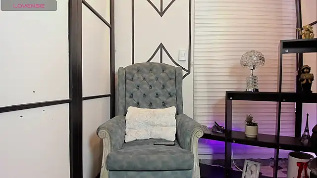 Snapshot of JuniorMorris_ chatting on September 17, 2025, 9:27 pm JuniorMorris online show from September 17, 2025, 9:27 pm