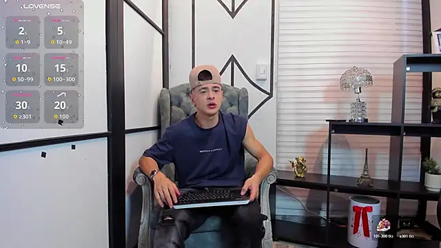 Snapshot of JuniorMorris_ chatting on October 25, 2025, 9:42 pm JuniorMorris online show from October 25, 2025, 9:42 pm