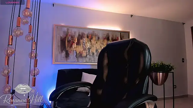 Snapshot of RoxanneHill_ chatting on March 5, 2026, 12:01 pm RoxanneHill online show from March 5, 2026, 12:01 pm