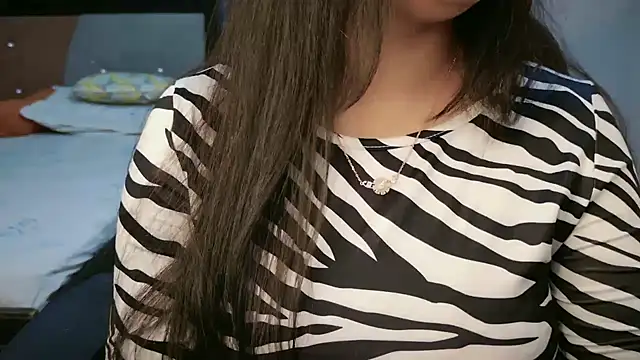 Snapshot of Spice-Summi chatting on November 15, 2025, 12:02 pm Spice-Summi online show from November 15, 2025, 12:02 pm