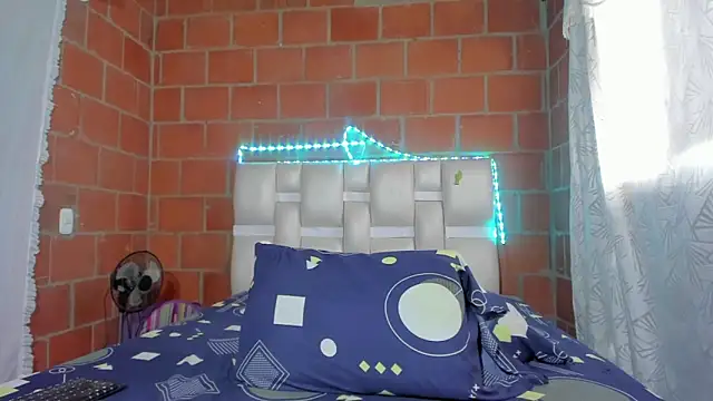 Elettrahot  online show from November 1, 2025, 11:45 am