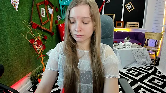 MayaSinabon online show from December 8, 2024, 7:15 am