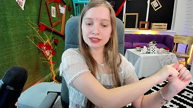 MayaSinabon online show from December 8, 2024, 1:25 pm