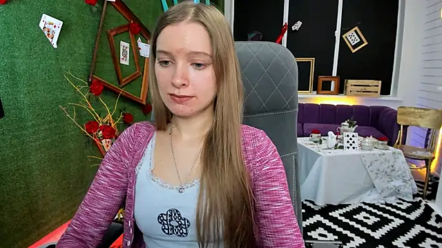 MayaSinabon online show from December 11, 2024, 1:17 pm
