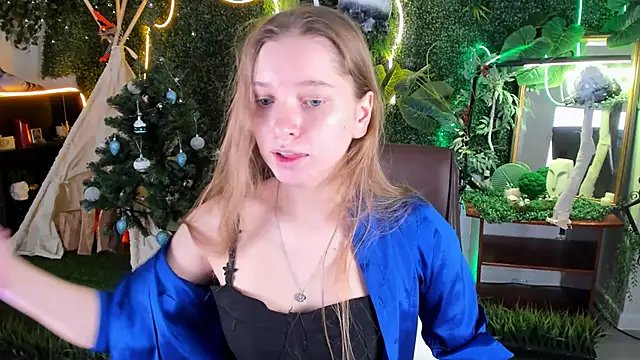 MayaSinabon online show from December 17, 2024, 9:07 am