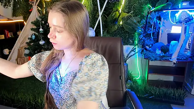 MayaSinabon online show from December 18, 2024, 9:04 am