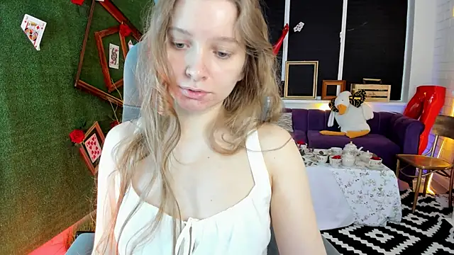 MayaSinabon online show from February 2, 2025, 9:08 am