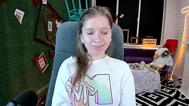 MayaSinabon online show from February 8, 2025, 3:31 pm