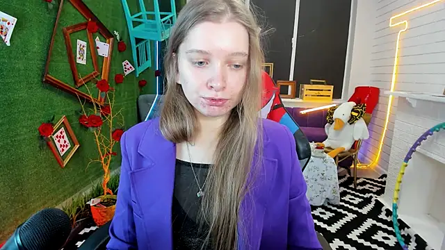 MayaSinabon online show from February 11, 2025, 9:20 am