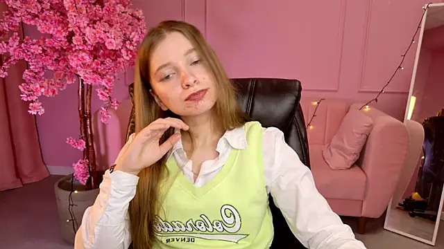 MayaSinabon online show from March 8, 2025, 3:24 pm