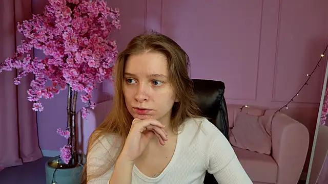MayaSinabon online show from March 11, 2025, 9:02 am