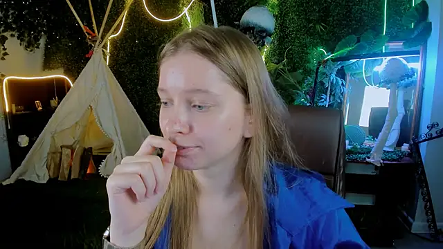 MayaSinabon online show from March 16, 2025, 12:11 pm