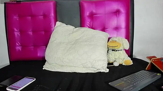 Snapshot of AlanaLars chatting on September 29, 2025, 10:14 pm AlanaLars online show from September 29, 2025, 10:14 pm