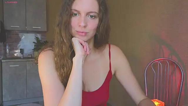 Snapshot of Sereta_Finn chatting on October 9, 2025, 12:36 pm Sereta Finn online show from October 9, 2025, 12:36 pm