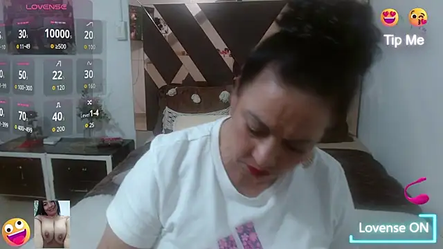 Snapshot of lindaesmeralda chatting on October 16, 2025, 11:50 pm lindaesmeralda online show from October 16, 2025, 11:50 pm