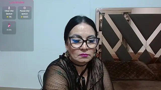 lindaesmeralda online show from May 12, 2026, 10:45 am