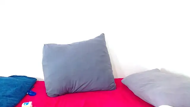 HotSmallTits online show from December 18, 2025, 4:24 pm