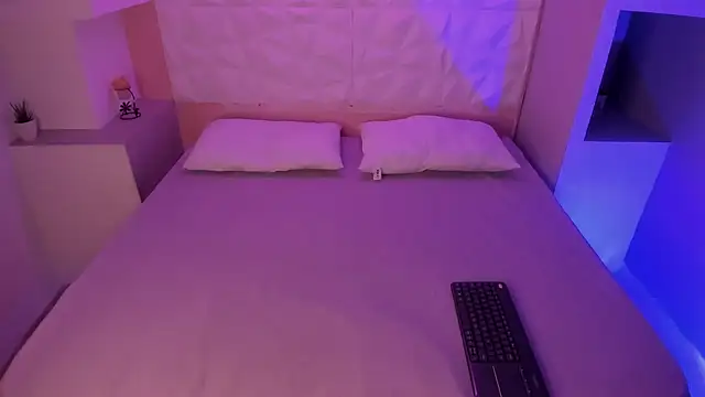 RenataEvans online show from October 22, 2025, 4:07 pm