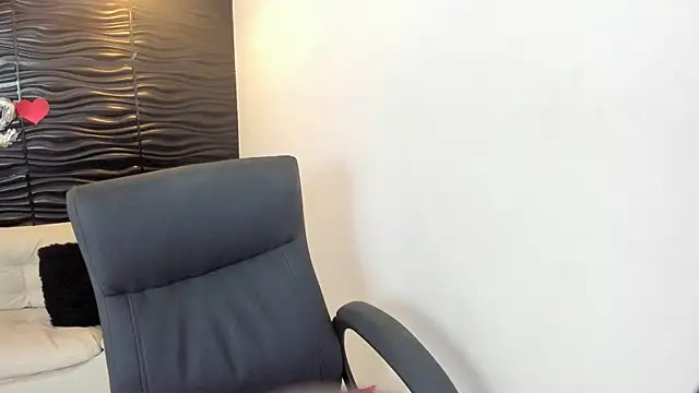 sofia 44 online show from November 11, 2025, 1:11 pm