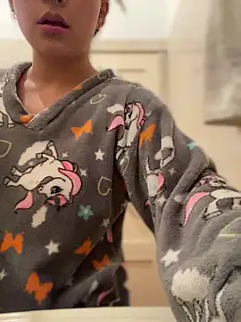 Snapshot of CharlotteScotte chatting on December 10, 2024, 9:33 am CharlotteScotte online show from December 10, 2024, 9:33 am