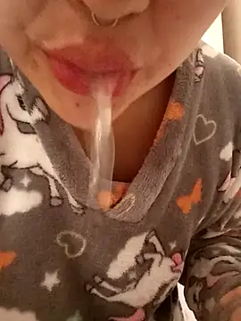 Snapshot of CharlotteScotte chatting on December 11, 2024, 9:30 am CharlotteScotte online show from December 11, 2024, 9:30 am