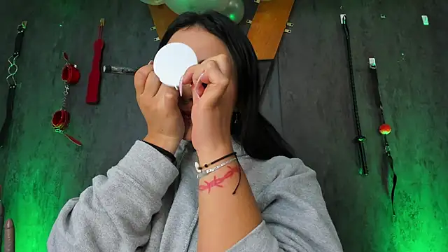 Snapshot of CharlotteScotte chatting on December 30, 2024, 1:25 pm CharlotteScotte online show from December 30, 2024, 1:25 pm