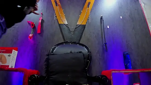 Snapshot of CharlotteScotte chatting on January 13, 2025, 11:30 am CharlotteScotte online show from January 13, 2025, 11:30 am