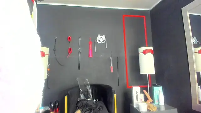 Snapshot of CharlotteScotte chatting on October 16, 2025, 12:28 pm CharlotteScotte online show from October 16, 2025, 12:28 pm