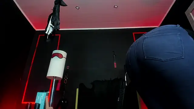 Snapshot of CharlotteScotte chatting on October 27, 2025, 11:36 am CharlotteScotte online show from October 27, 2025, 11:36 am