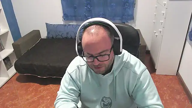 ravingr4d4 online show from November 9, 2025, 9:24 pm