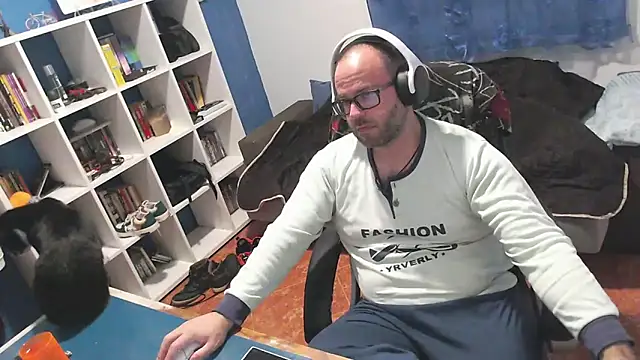 ravingr4d4 online show from November 14, 2025, 11:46 pm