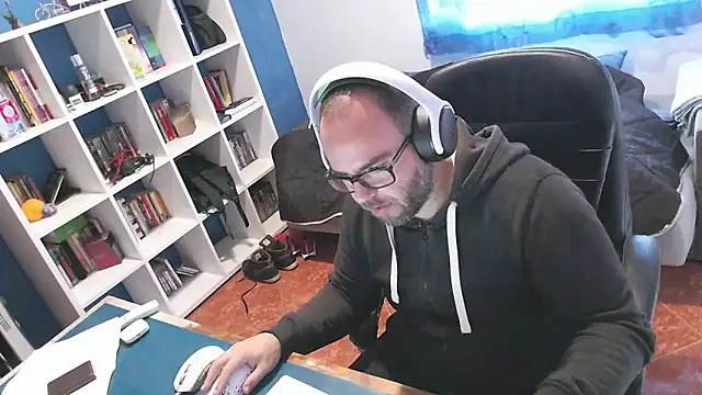 ravingr4d4 online show from November 19, 2025, 9:31 am