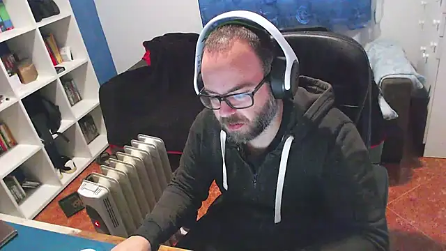 ravingr4d4 online show from December 16, 2025, 9:14 am